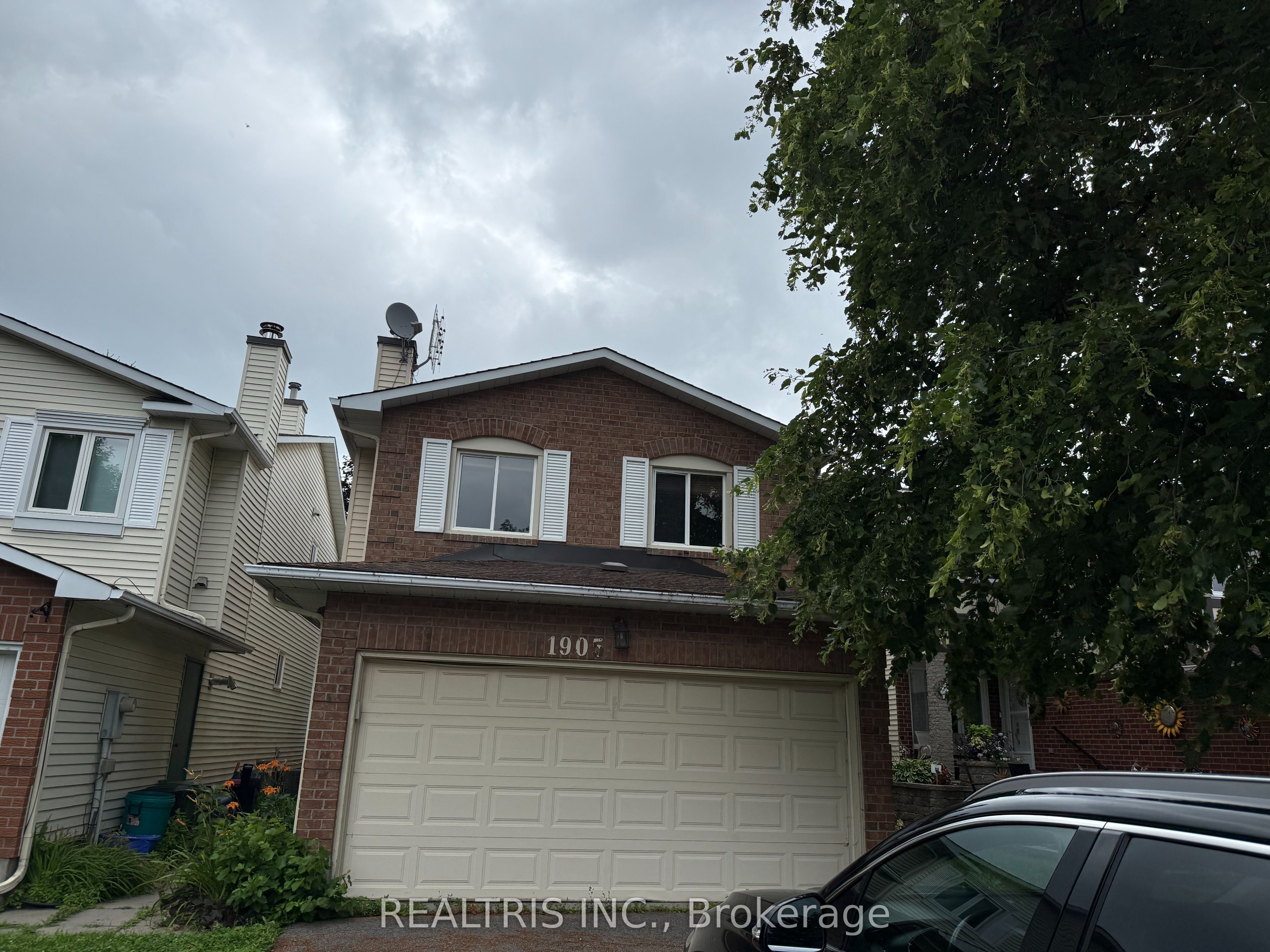 1905 Des Epinettes Avenue Property Photo 1