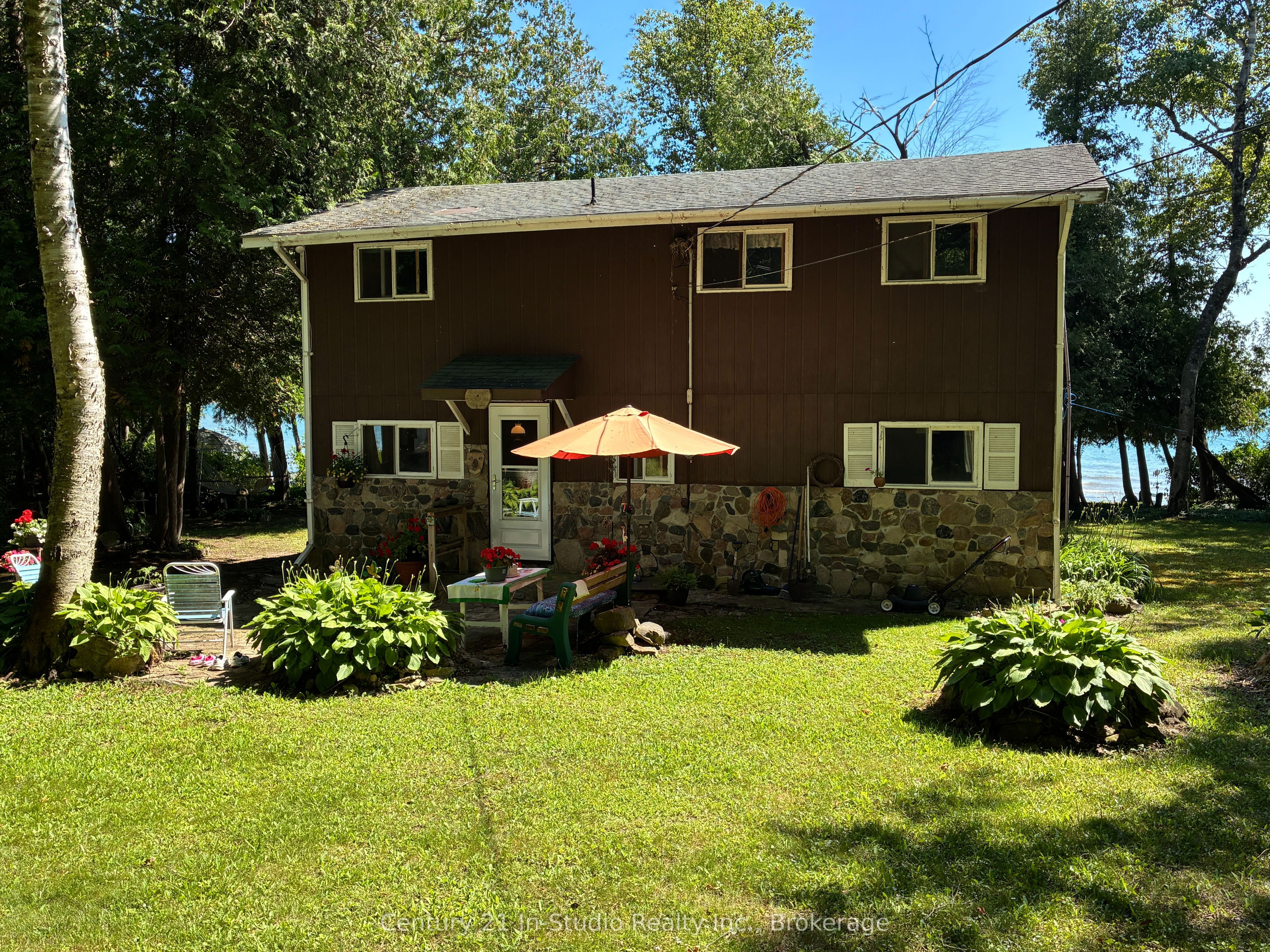 318 Victoria Street Property Photo 1