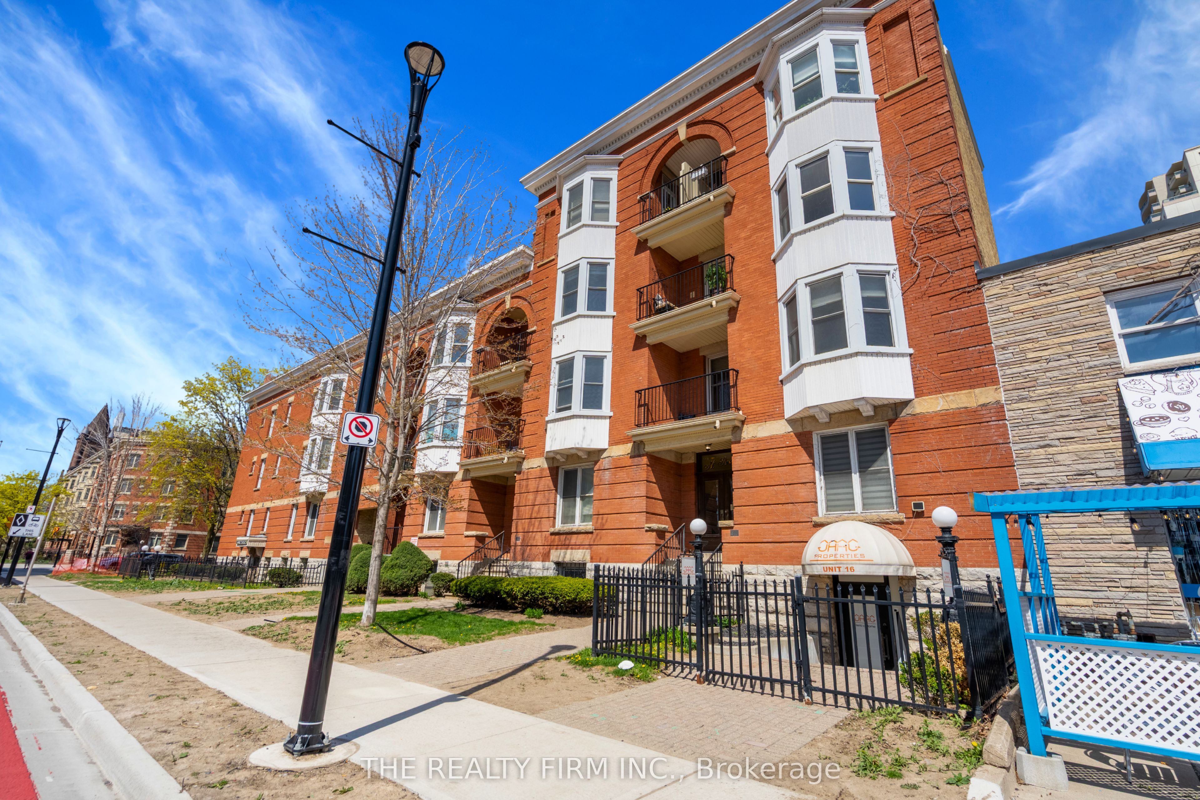 #301 - 440 Wellington Street Property Photo 1