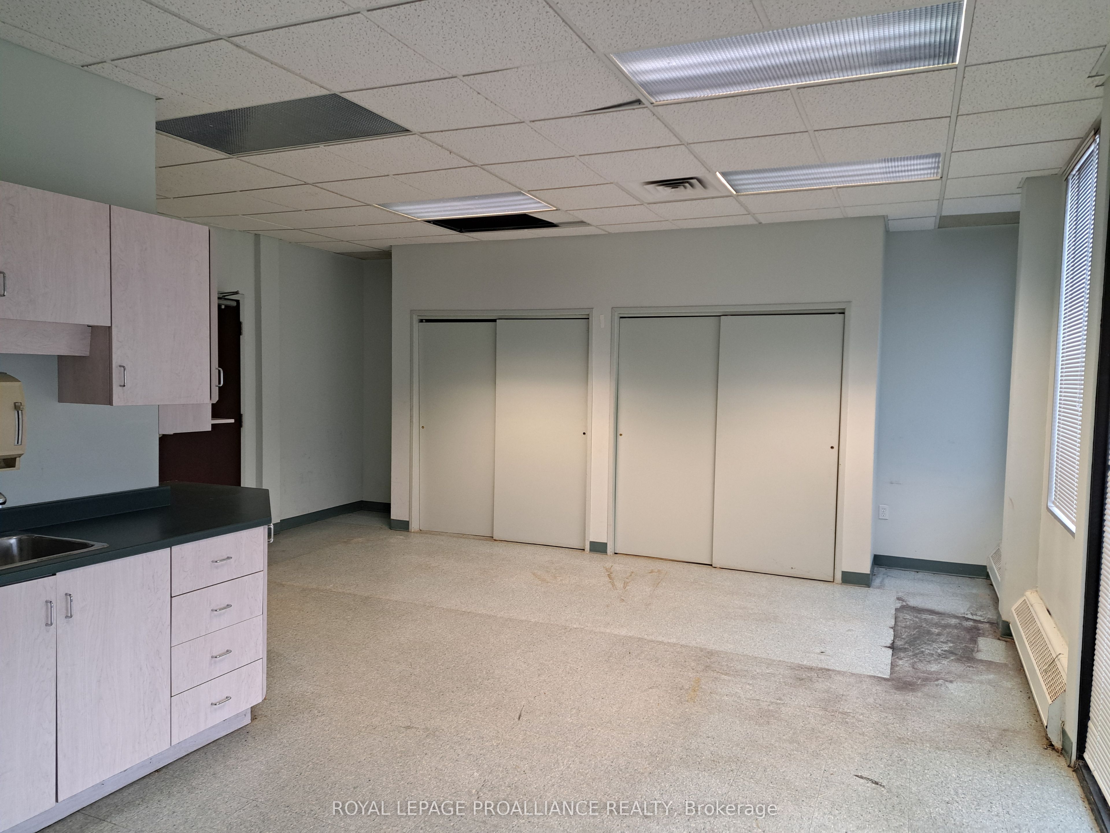2479 Parkedale Avenue 2 Property Photo 2