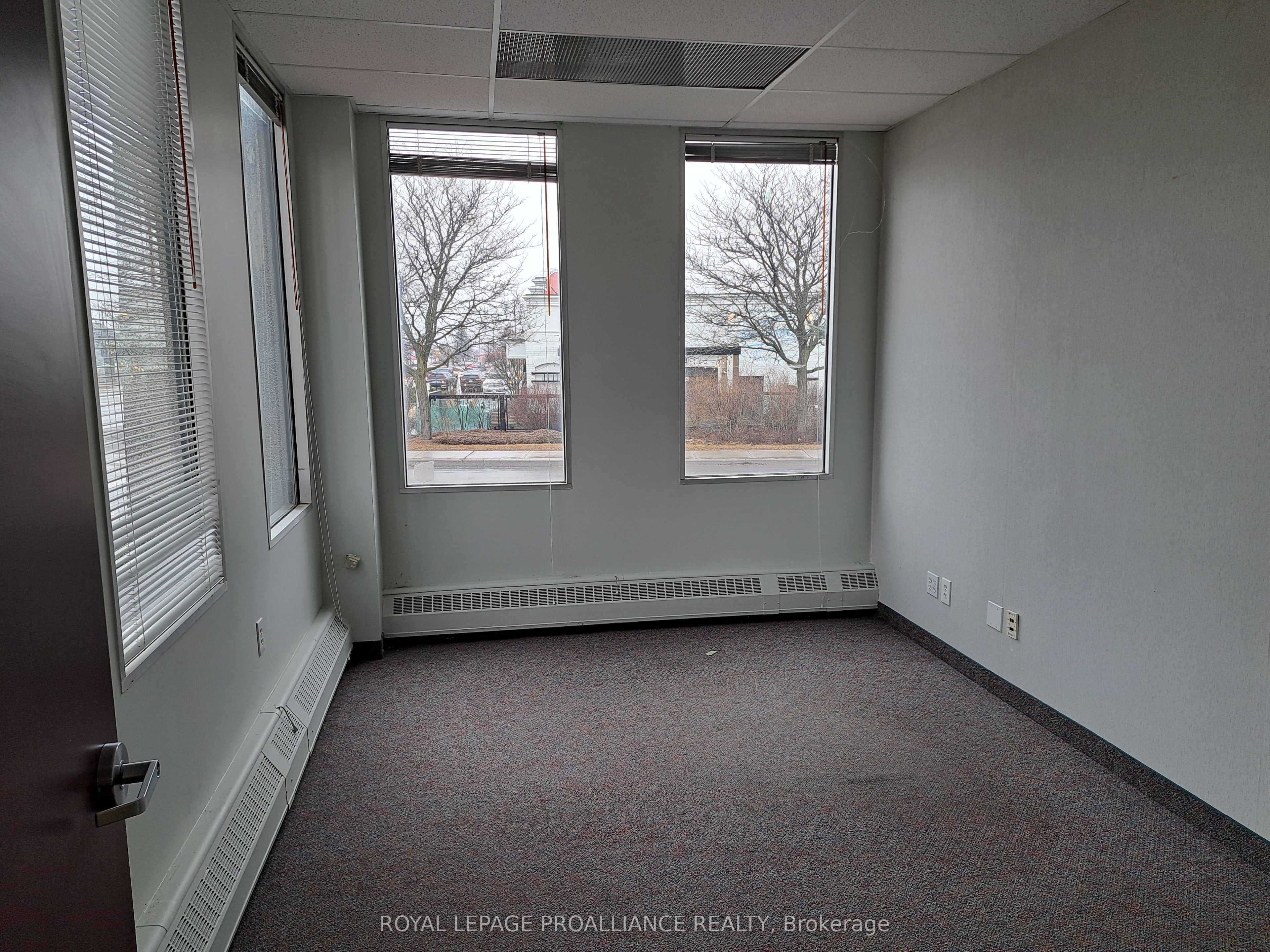 2479 Parkedale Avenue 2 Property Photo 9