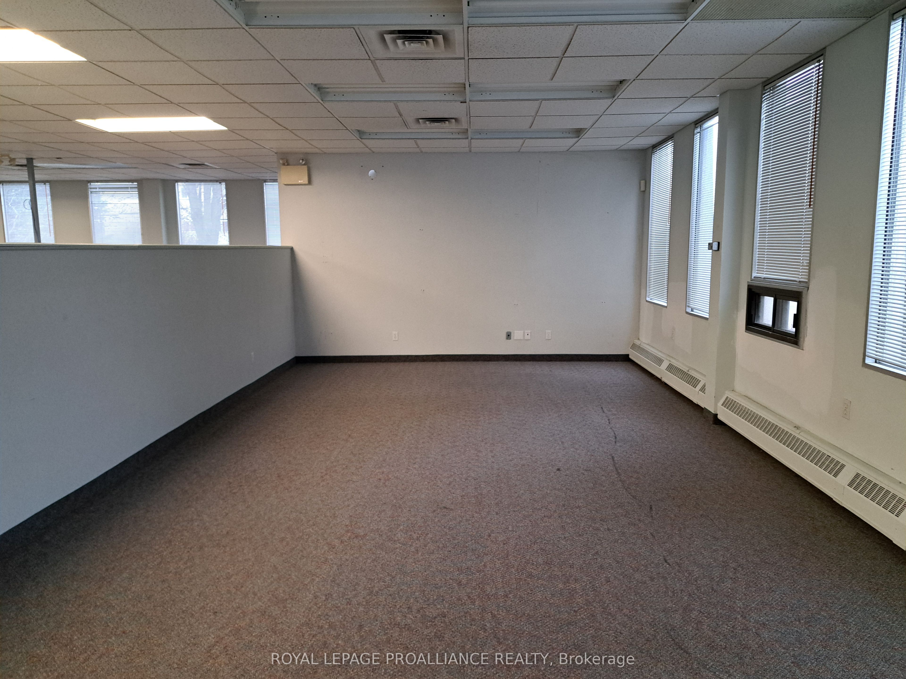 2479 Parkedale Avenue 2 Property Photo 12