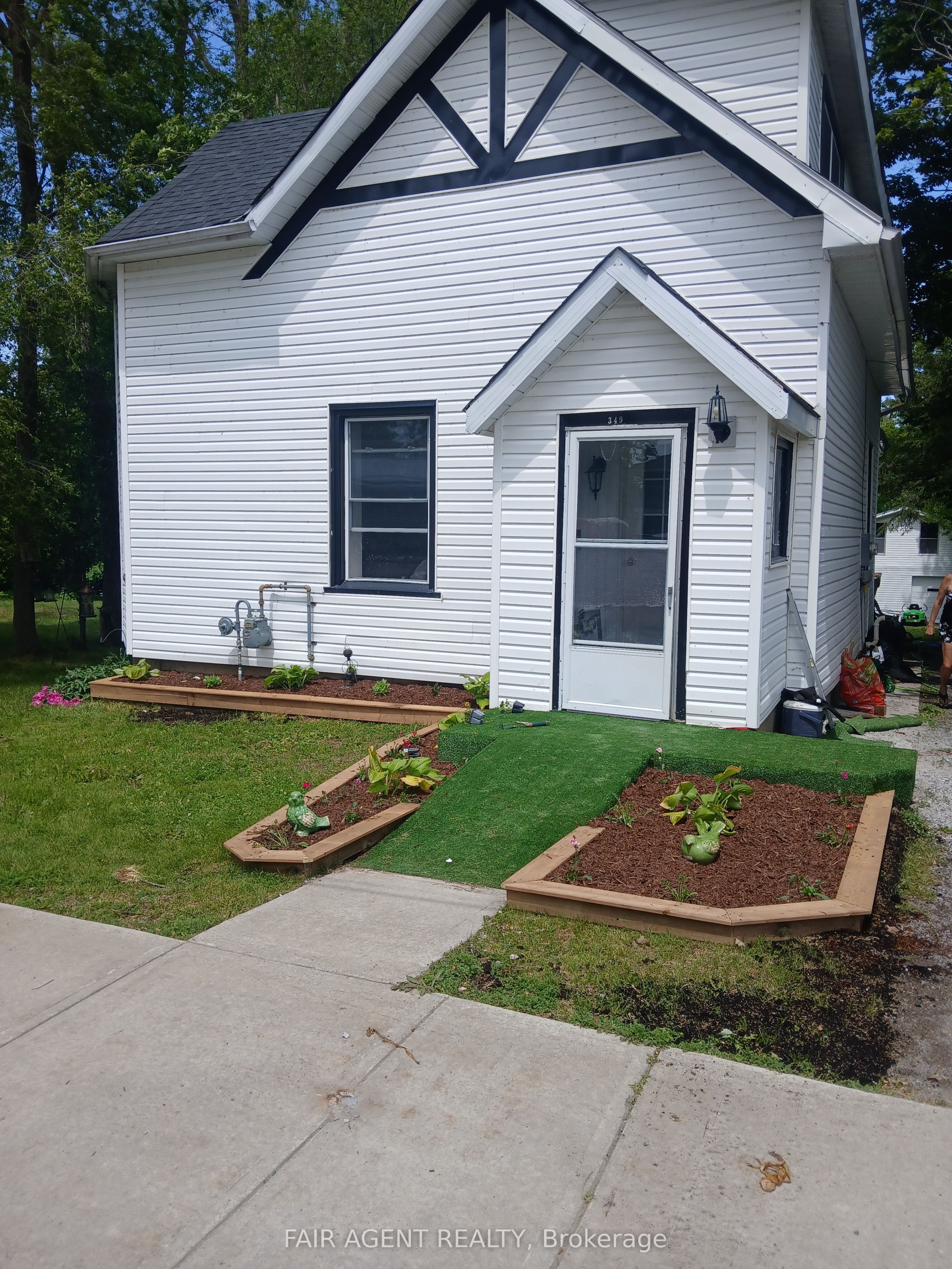 349 Stanley Street Property Photo 2