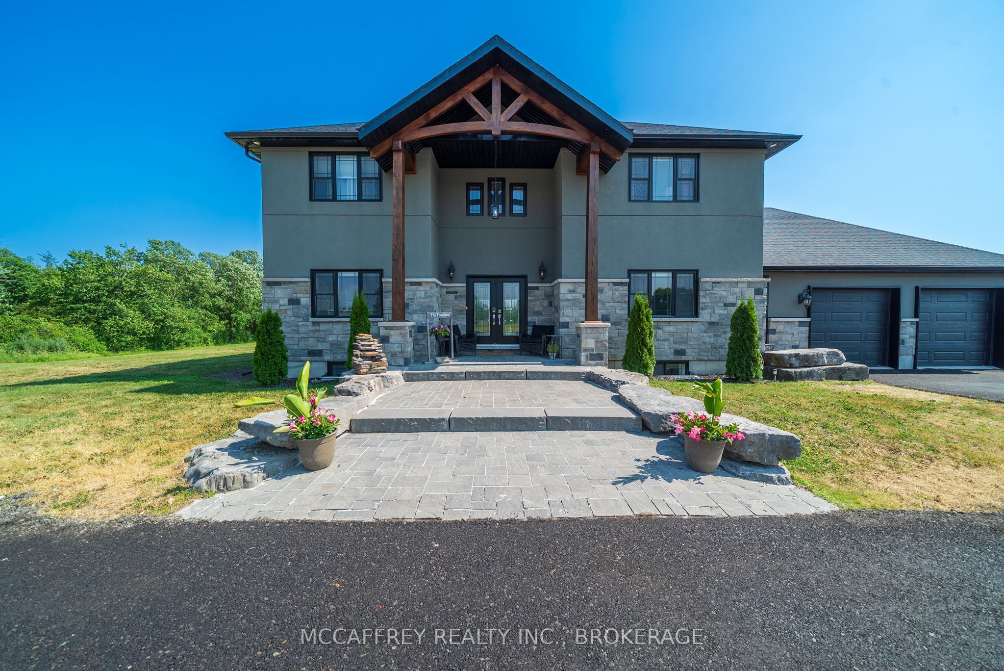 2572 Blessington Road Property Photo 2