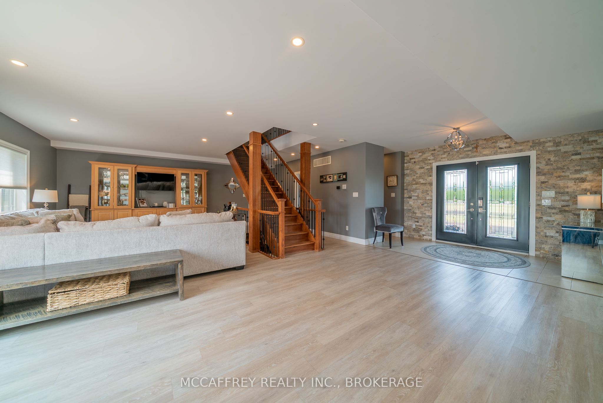 2572 Blessington Road Property Photo 21