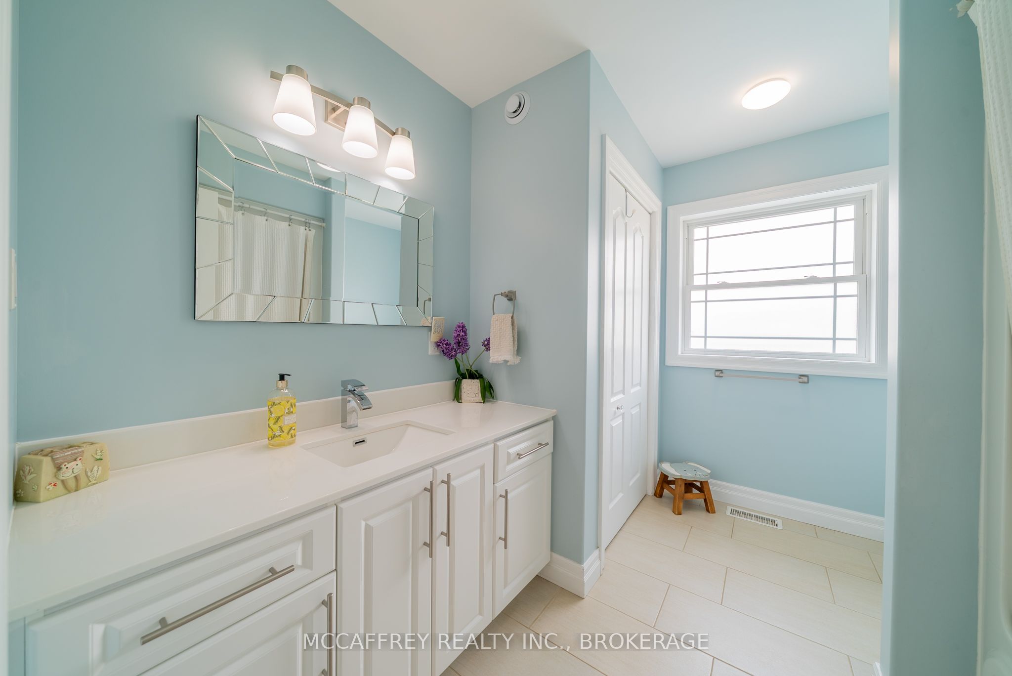 2572 Blessington Road Property Photo 30