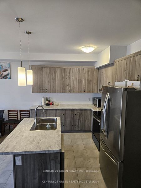 #upper Level - 63 Hildred Street Property Photo 7
