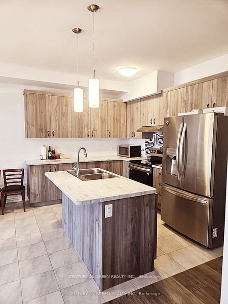 #upper Level - 63 Hildred Street Property Photo 8