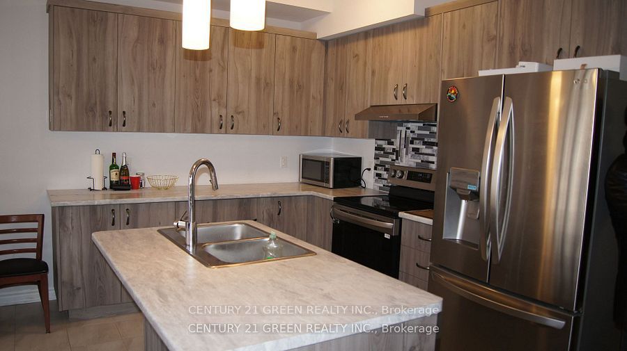 #upper Level - 63 Hildred Street Property Photo 9
