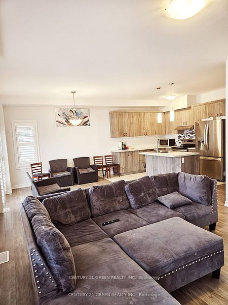 #upper Level - 63 Hildred Street Property Photo 10