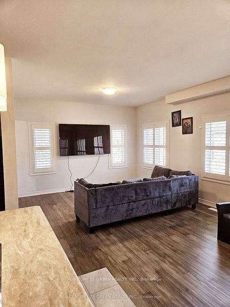 #upper Level - 63 Hildred Street Property Photo 11