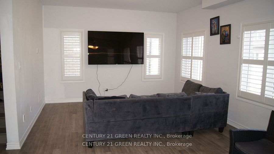 #upper Level - 63 Hildred Street Property Photo 12
