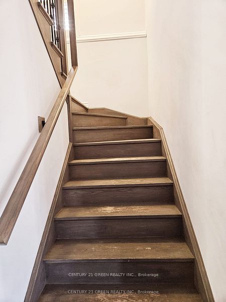 #upper Level - 63 Hildred Street Property Photo 13