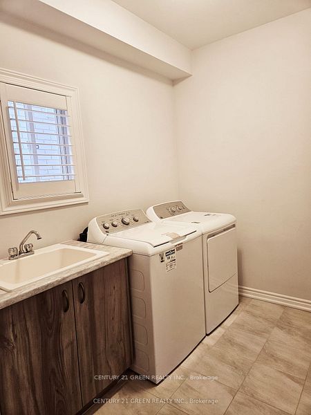 #upper Level - 63 Hildred Street Property Photo 23