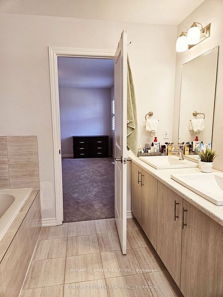 #upper Level - 63 Hildred Street Property Photo 28