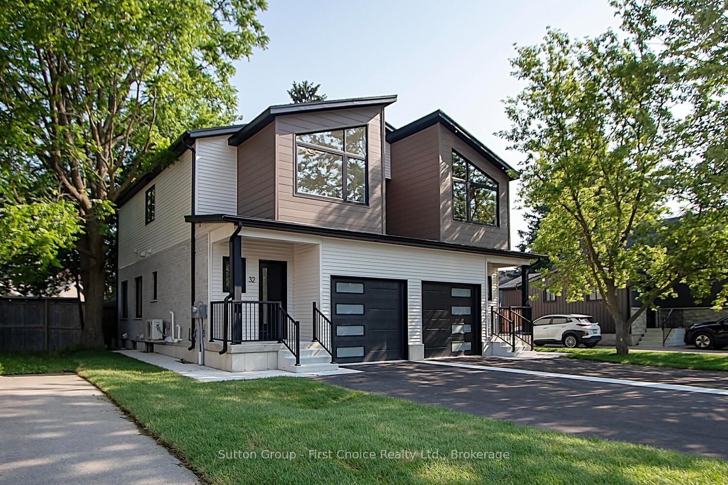 32 Cobourg Lane Property Photo 1