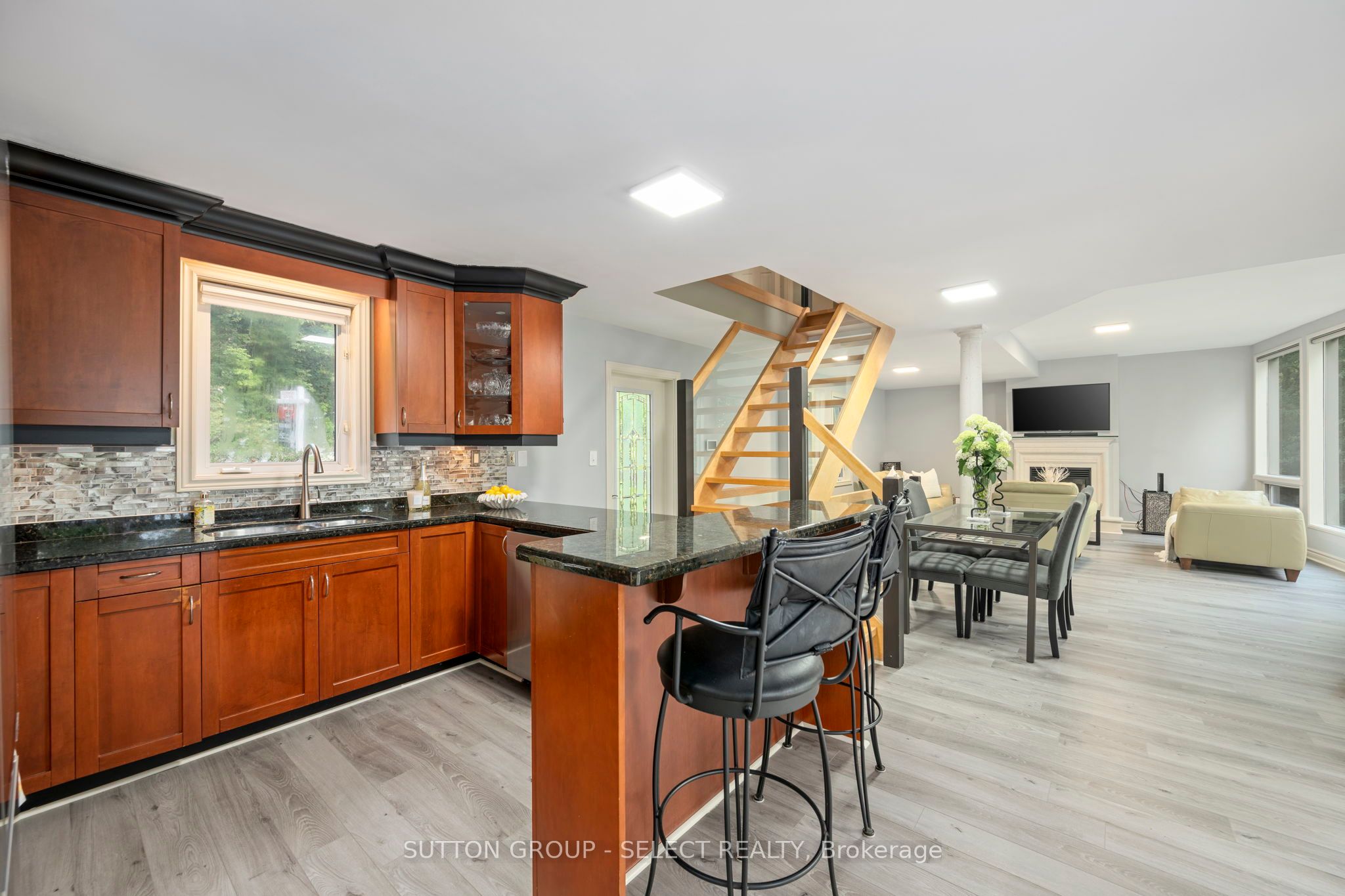 5284 Cliff Road Property Photo 10