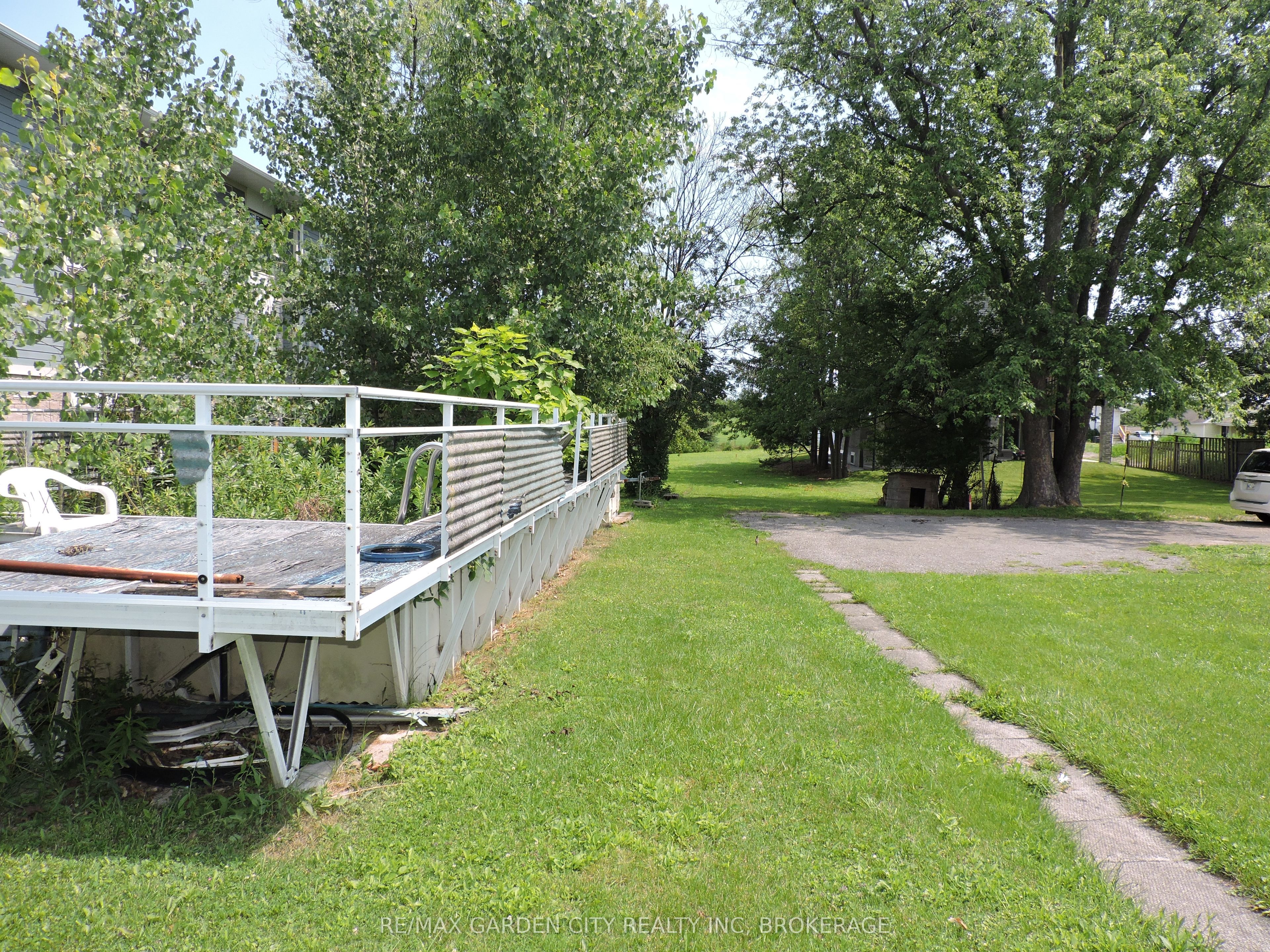 170 Oakdale Ave Property Photo 4