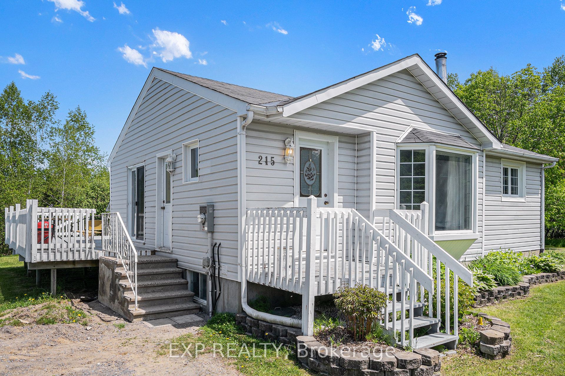 215 St Thomas Road Property Photo 1