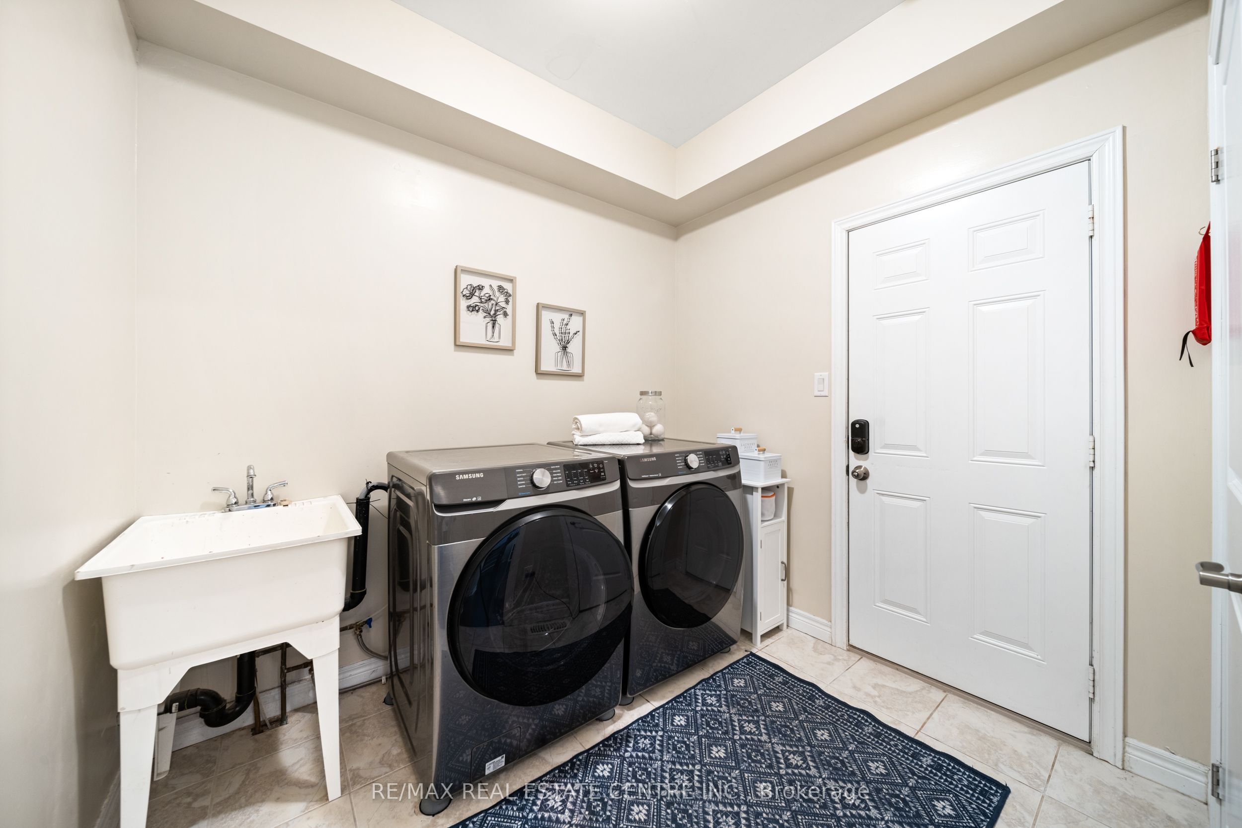 441 Stonehenge Drive 16 Property Photo 29