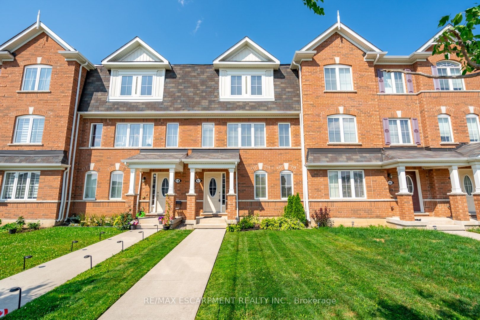 230 Avonsyde Boulevard 15 Property Photo 2