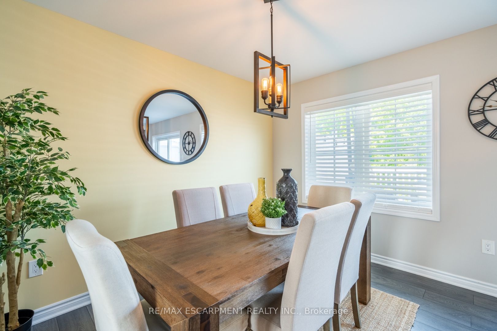 230 Avonsyde Boulevard 15 Property Photo 24