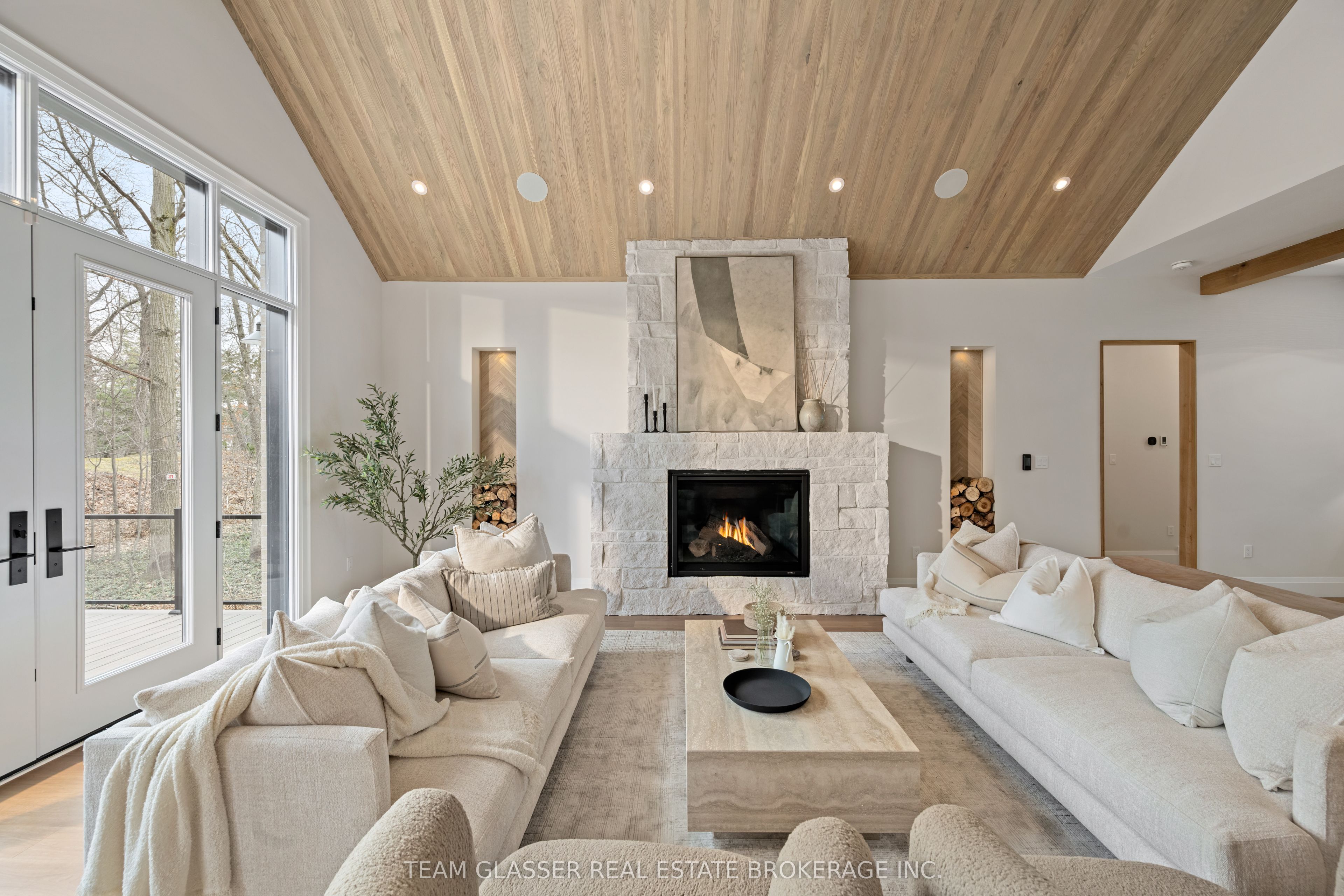 10099 Pinery Bluffs Road Property Photo 2