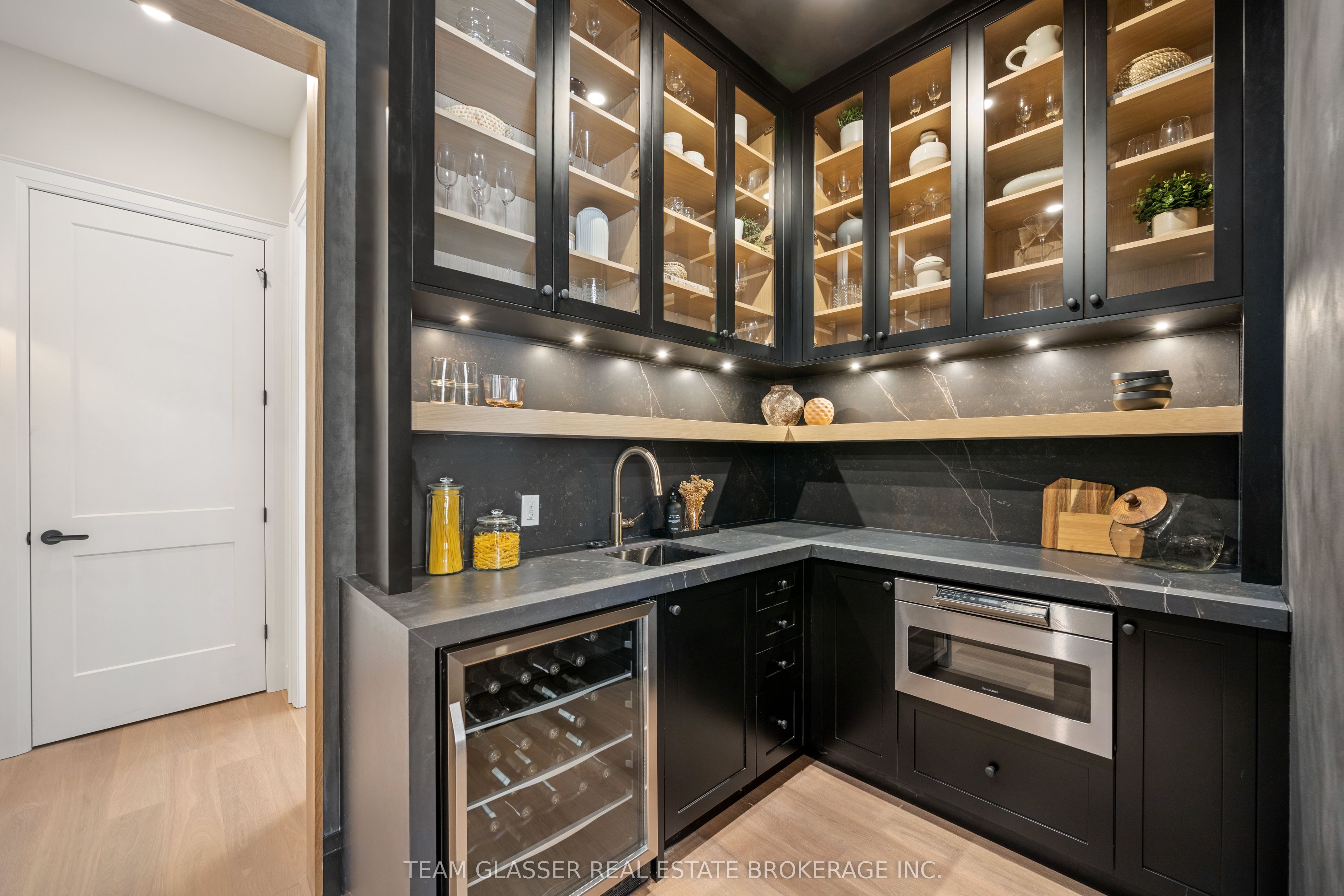 10099 Pinery Bluffs Road Property Photo 3