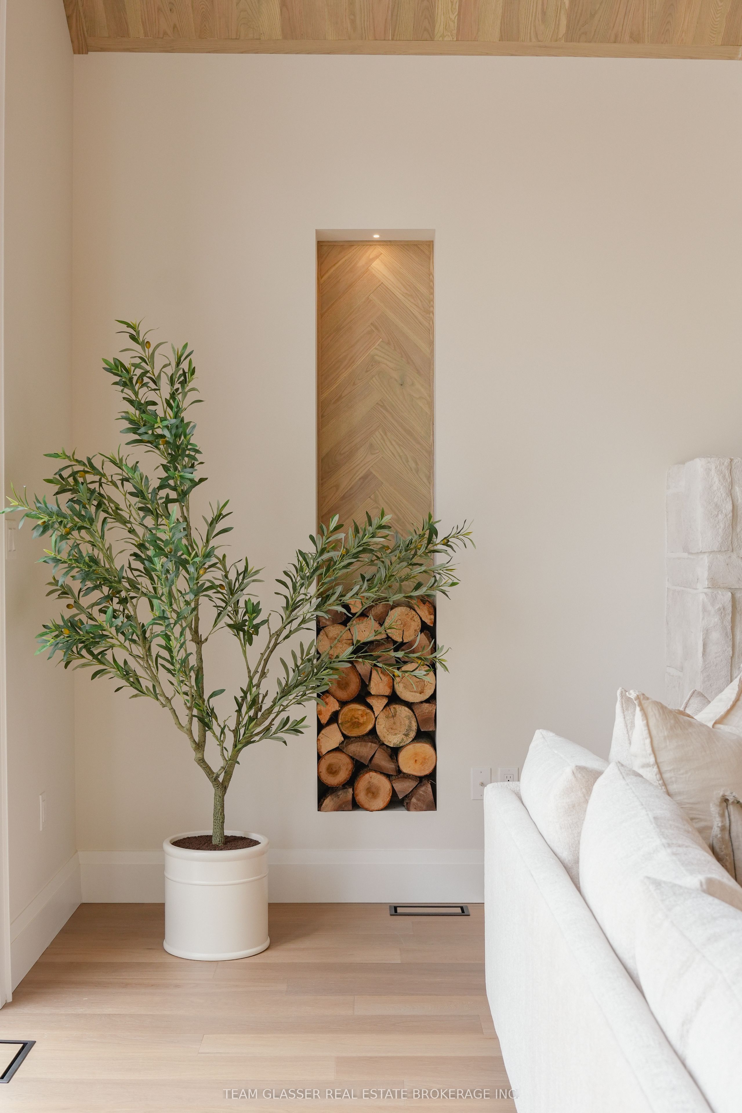 10099 Pinery Bluffs Road Property Photo 32