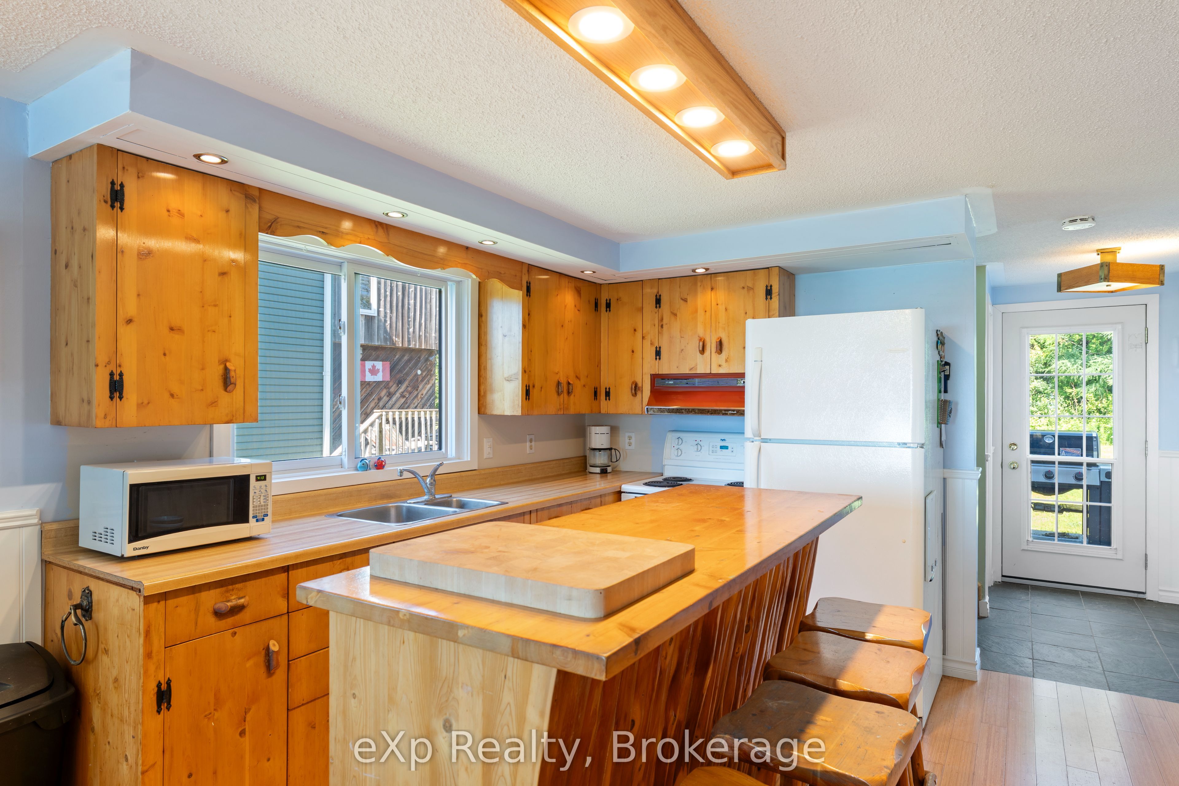 329 Bay Street Property Photo 14