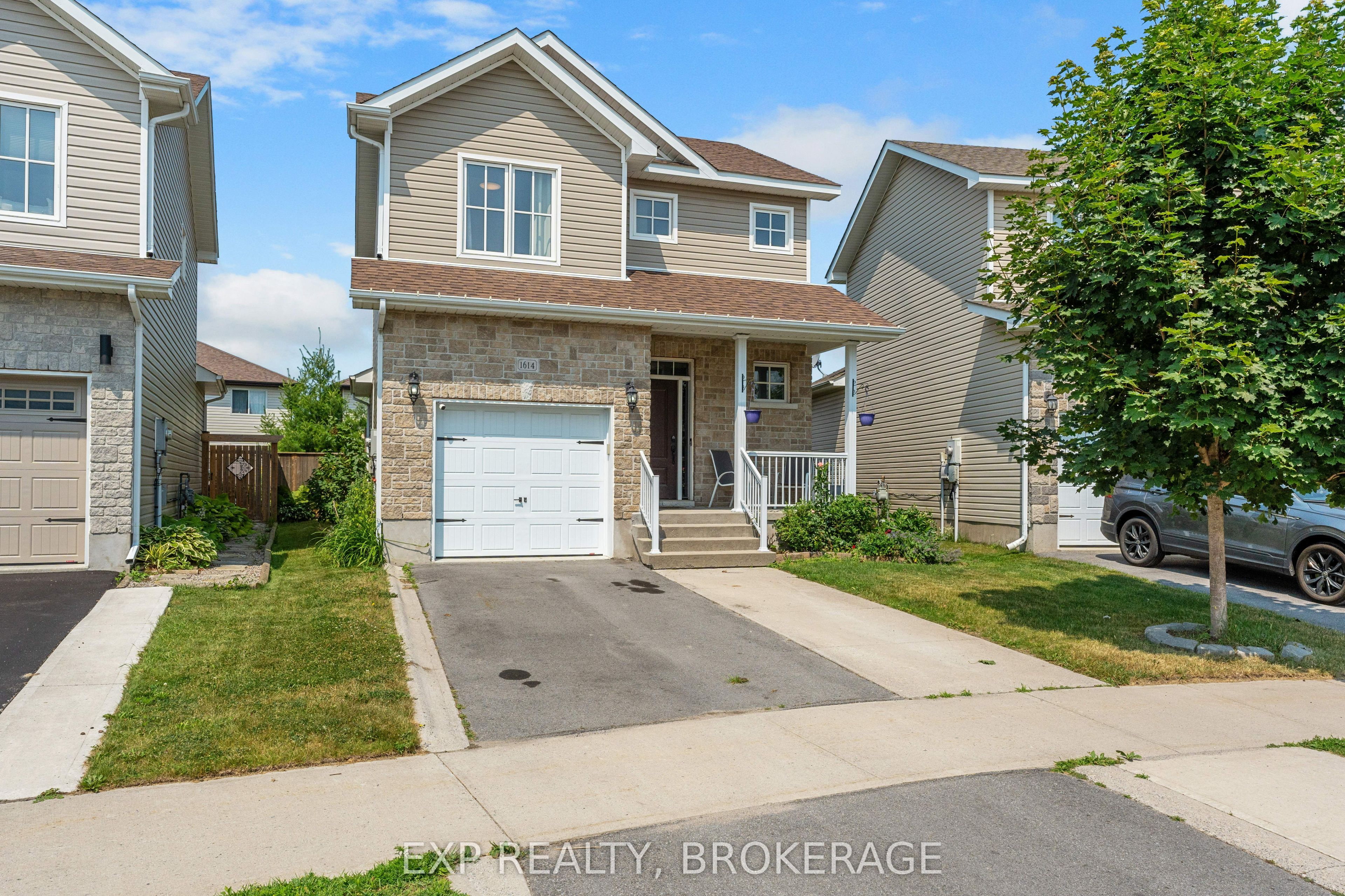 1614 Crimson Crescent Property Photo 1