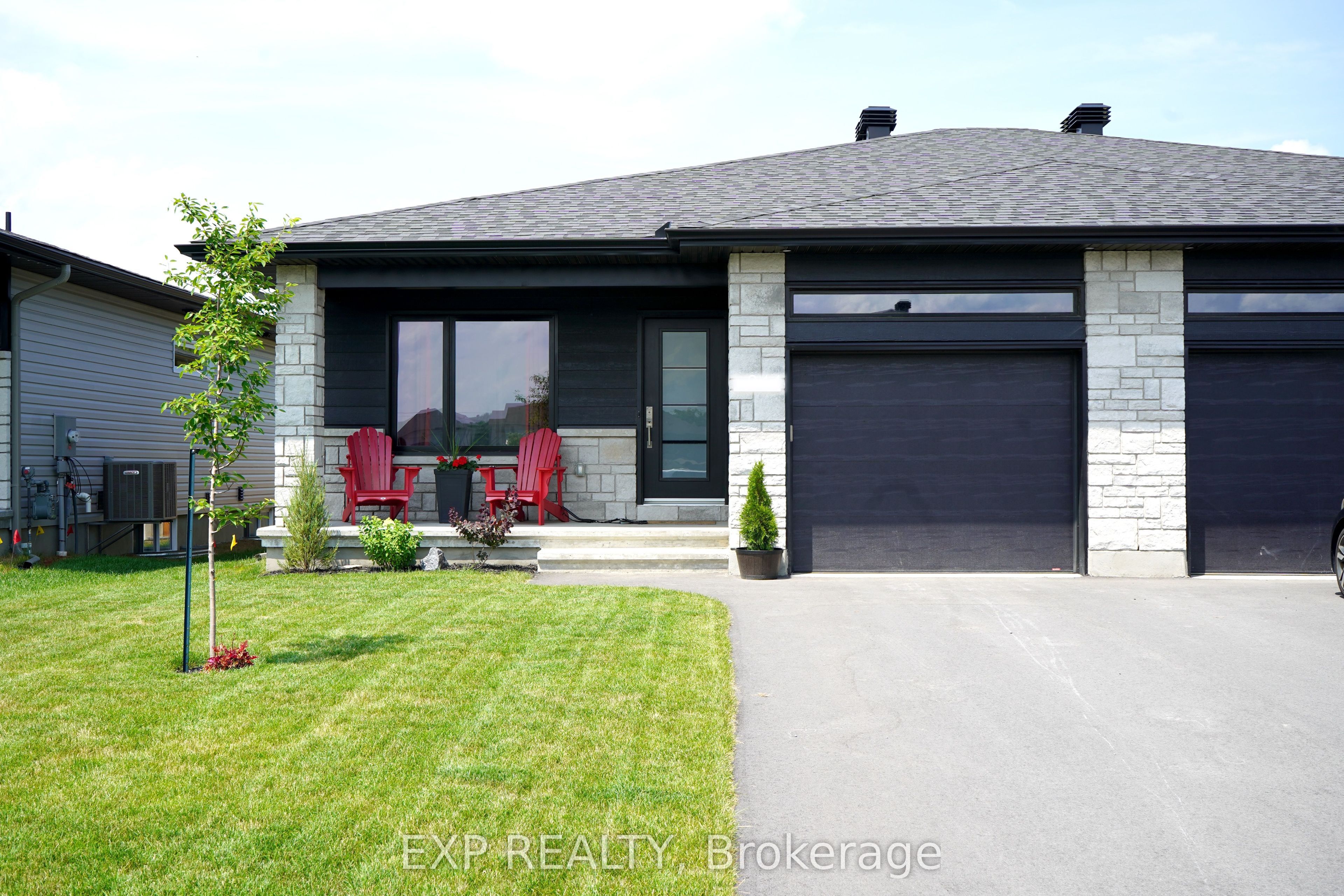 984 Katia Street Property Photo 1