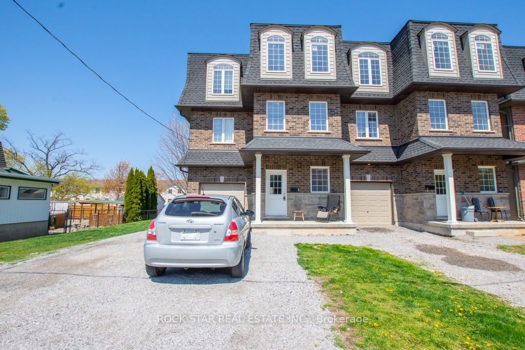 7 Chestnut Street E Property Photo 1