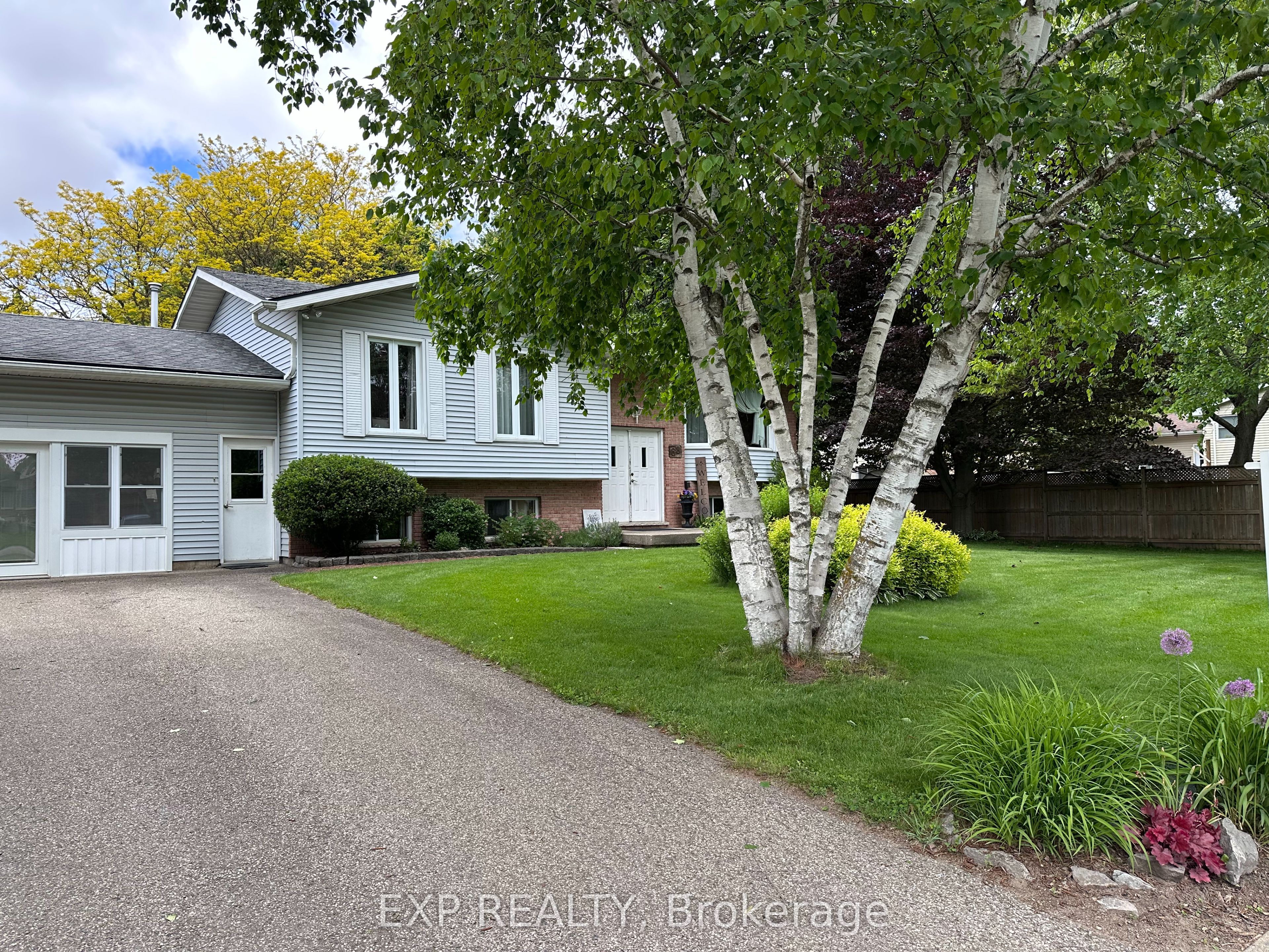 68 Thompson Place Property Photo 2