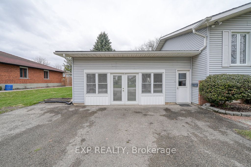 68 Thompson Place Property Photo 4