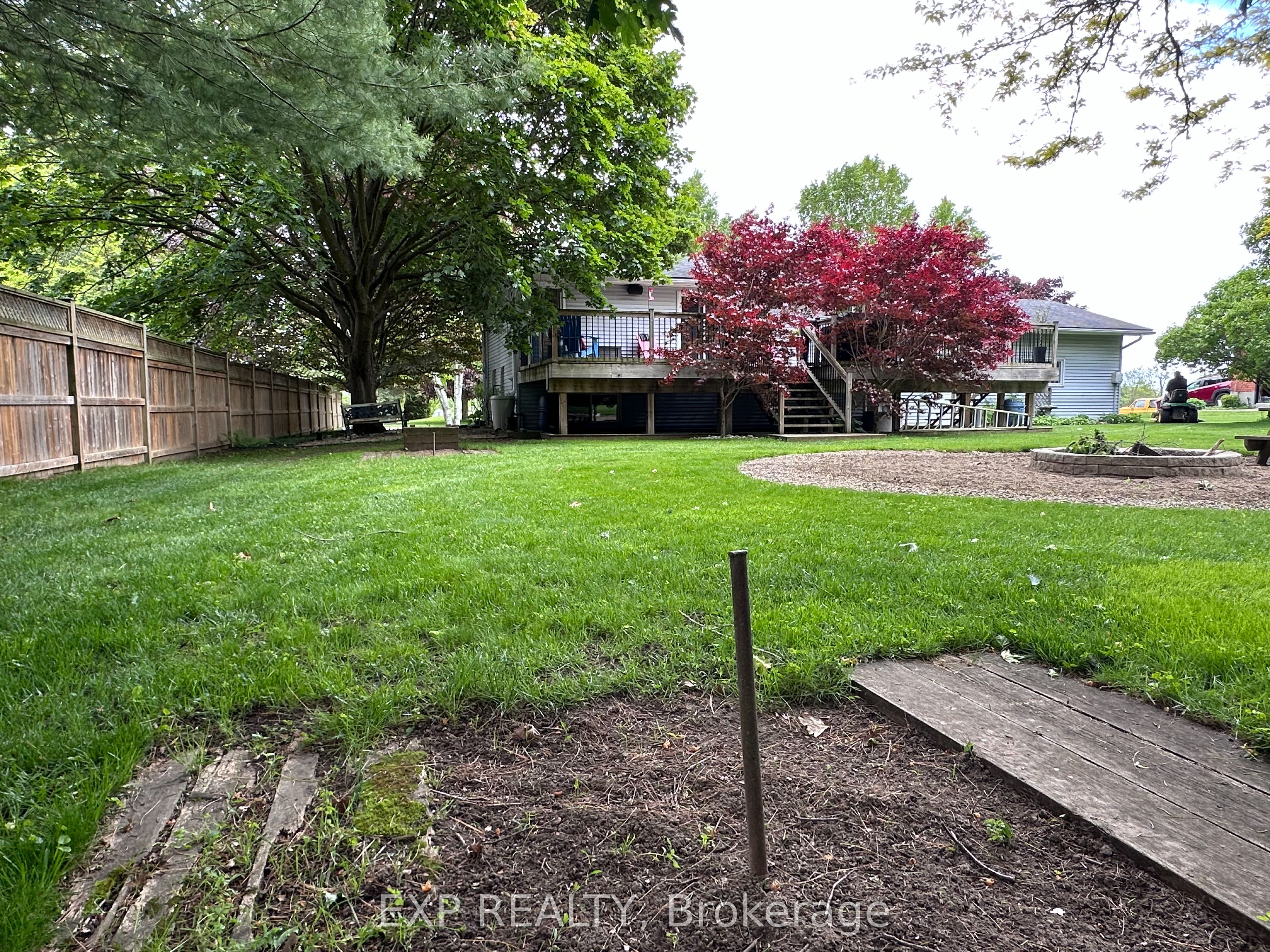 68 Thompson Place Property Photo 9