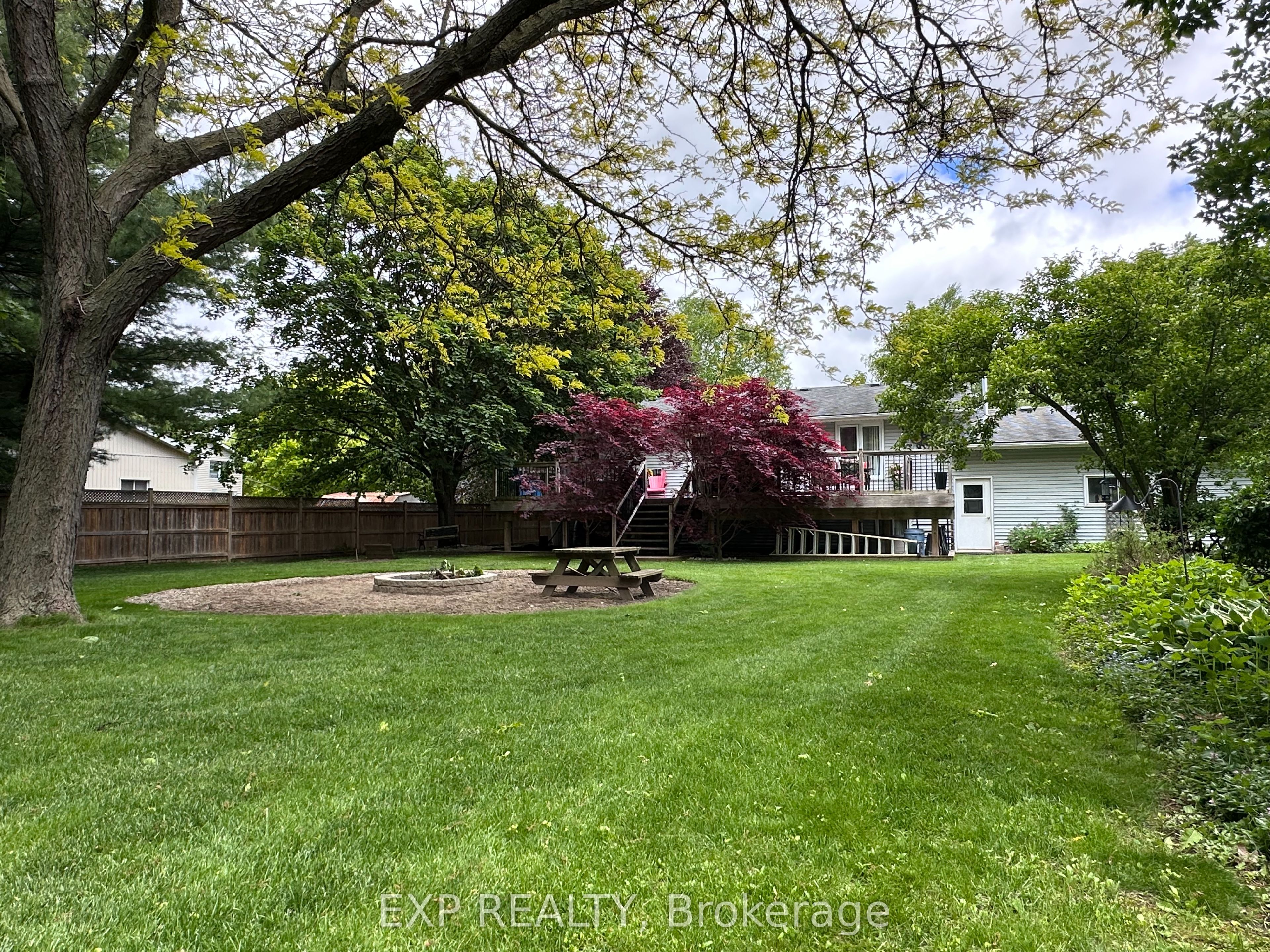 68 Thompson Place Property Photo 11