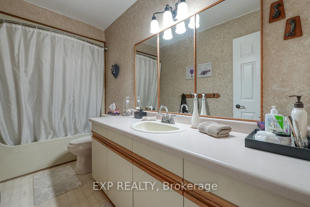 68 Thompson Place Property Photo 25