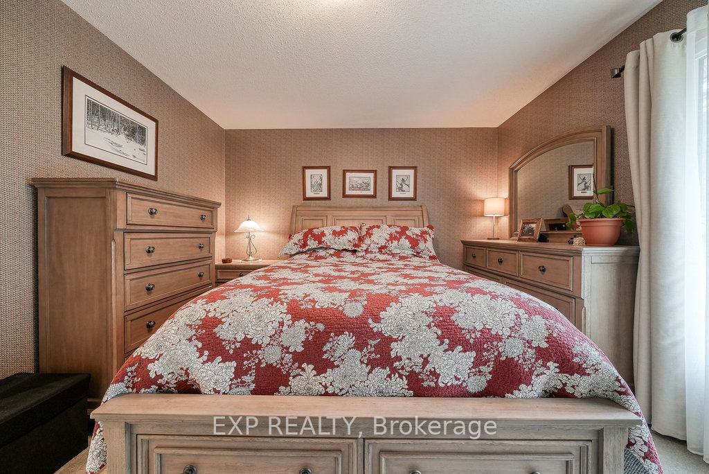 68 Thompson Place Property Photo 26