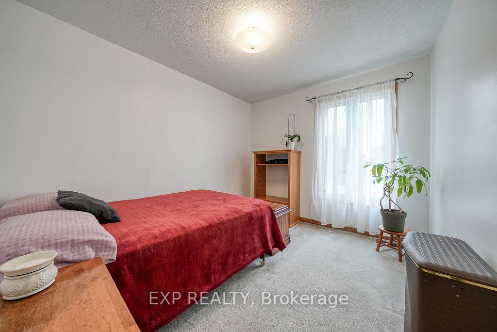68 Thompson Place Property Photo 31