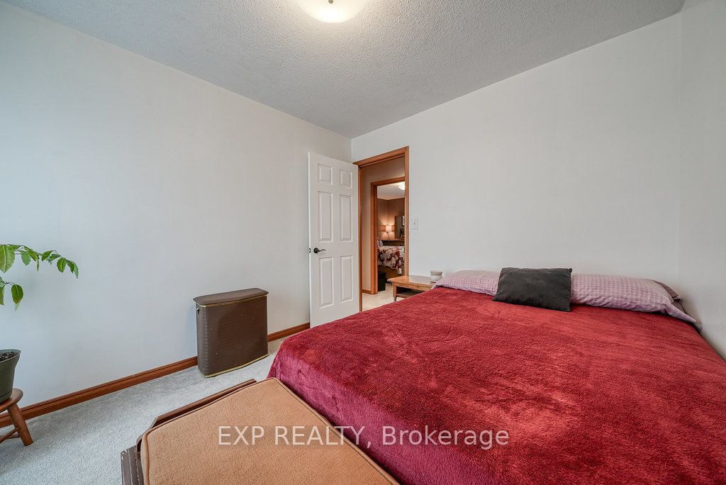 68 Thompson Place Property Photo 32