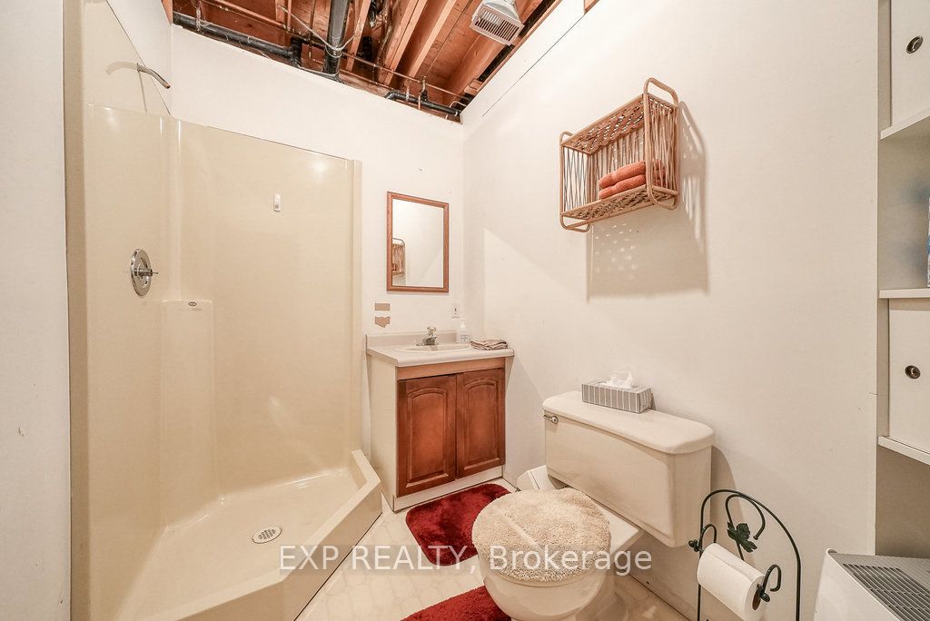 68 Thompson Place Property Photo 42