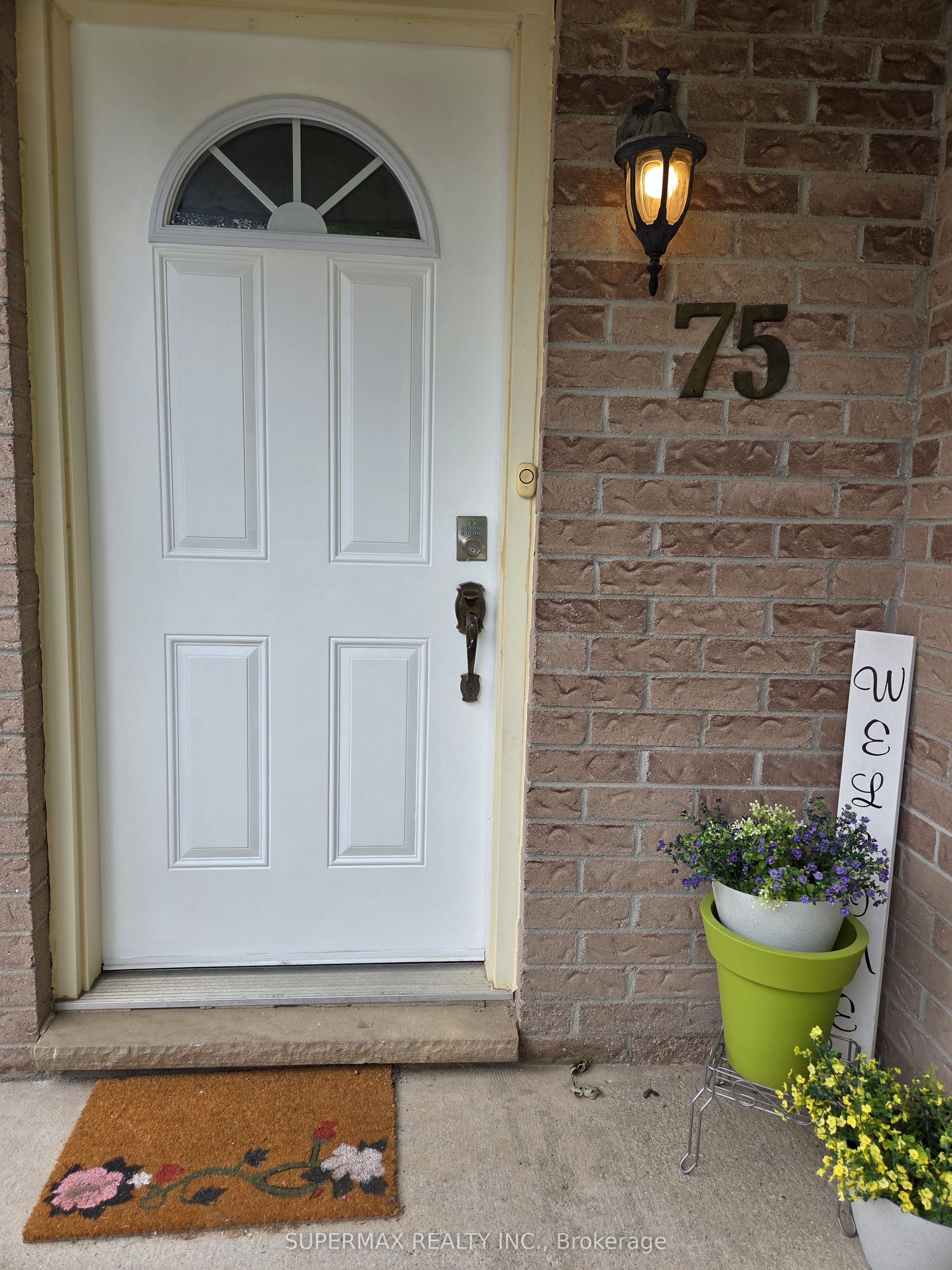75 Constable Court Property Photo 2