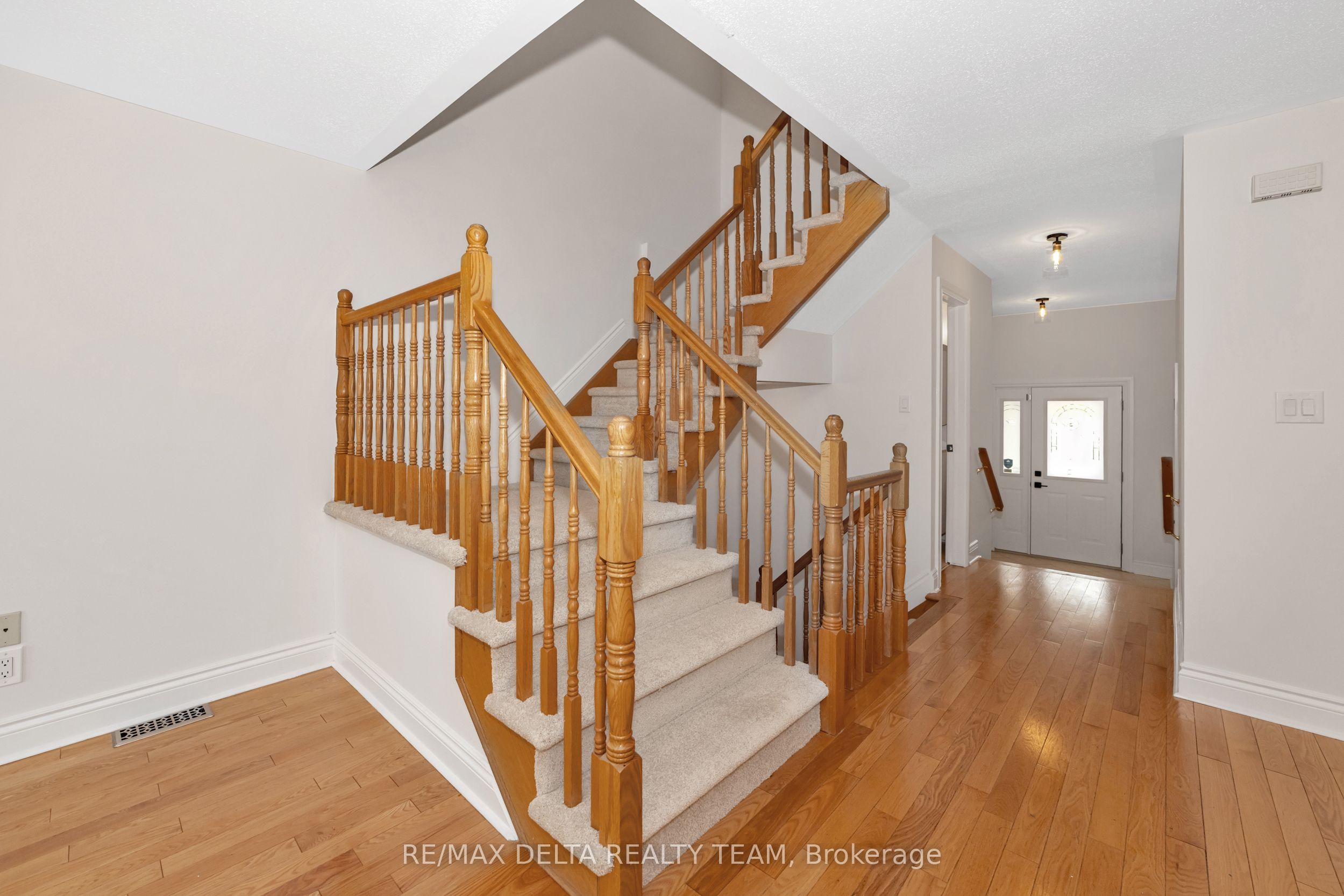 551 Casabella Drive Property Photo 5