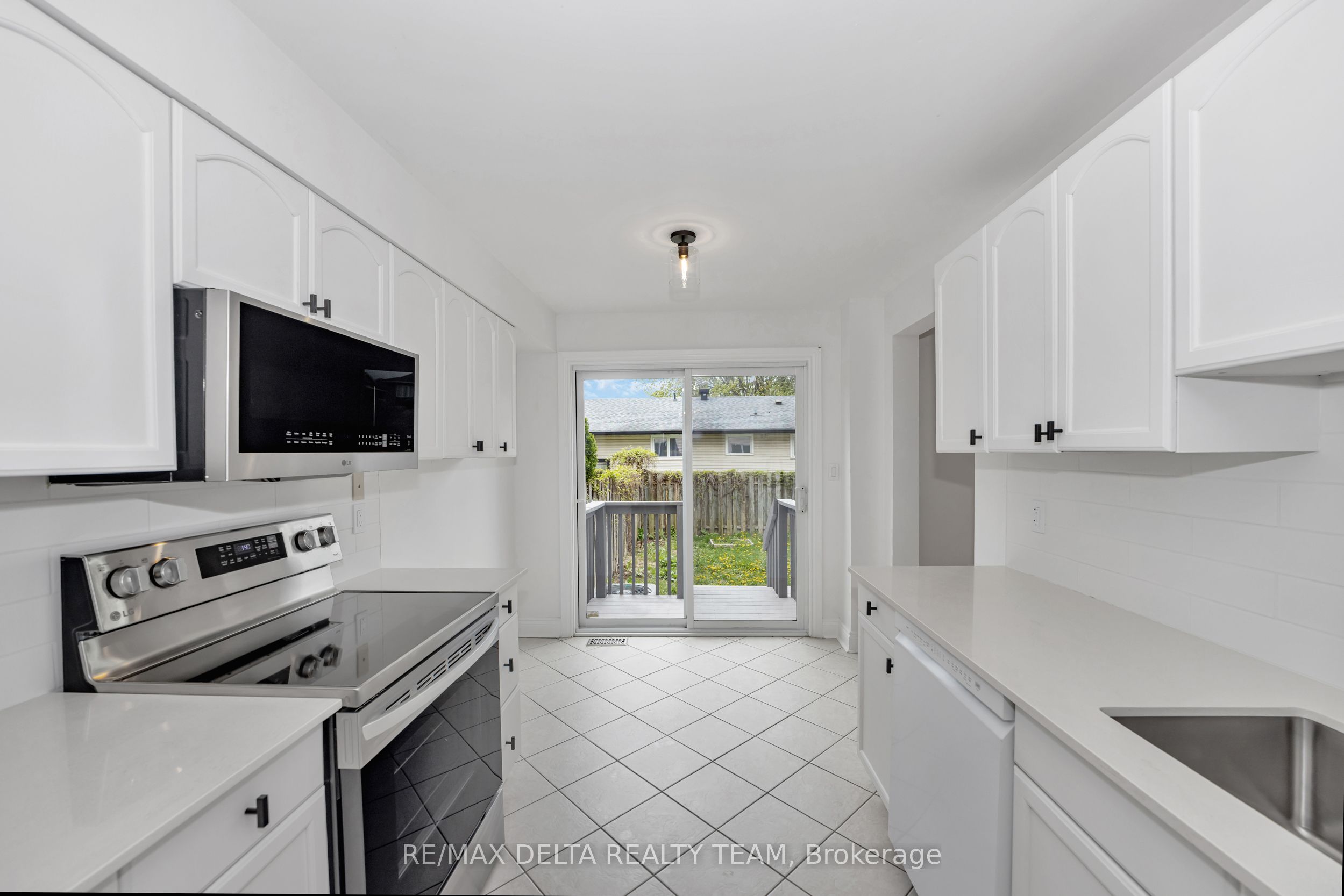 551 Casabella Drive Property Photo 11