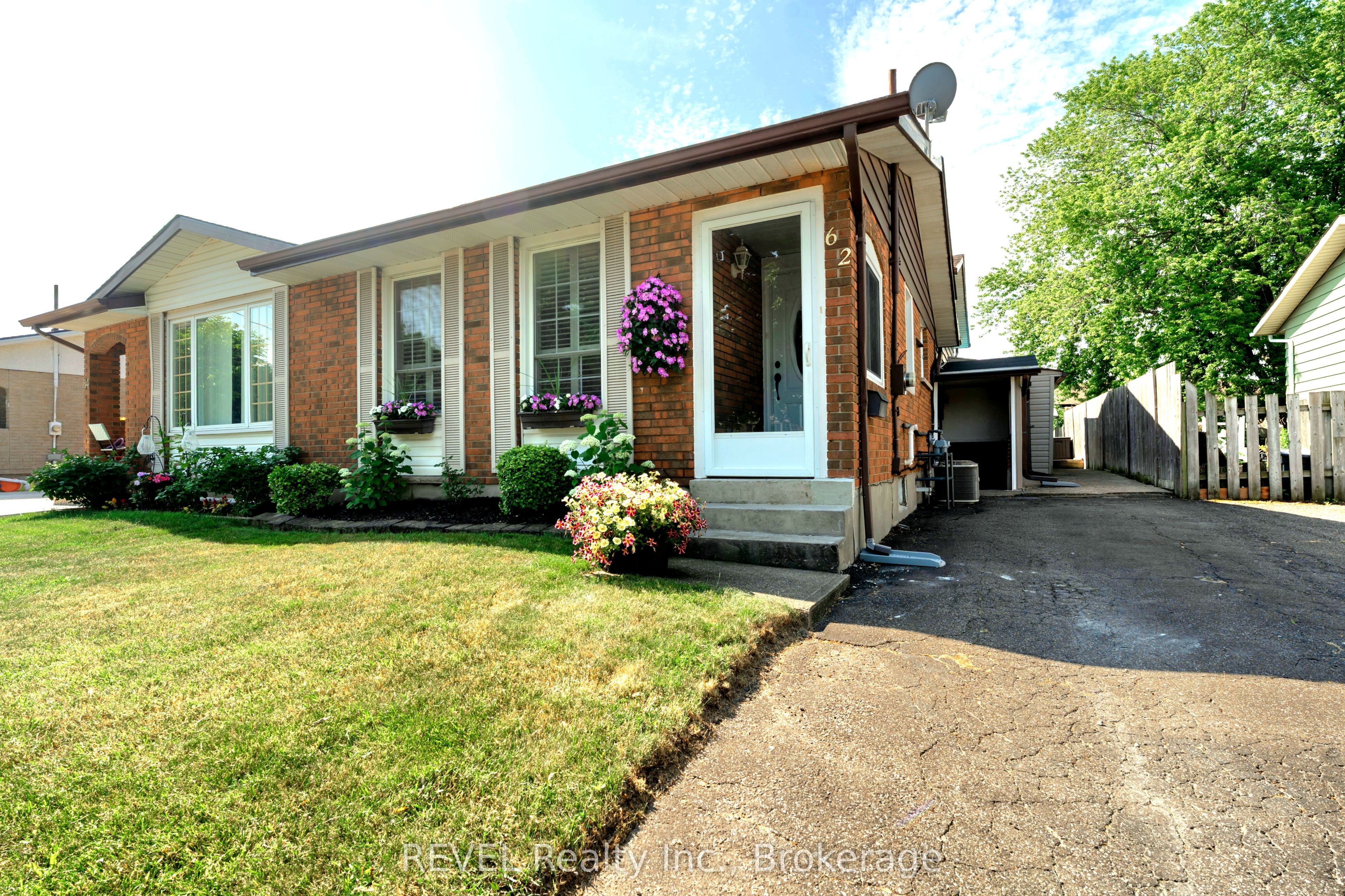 62 Green Maple Drive Property Photo 3