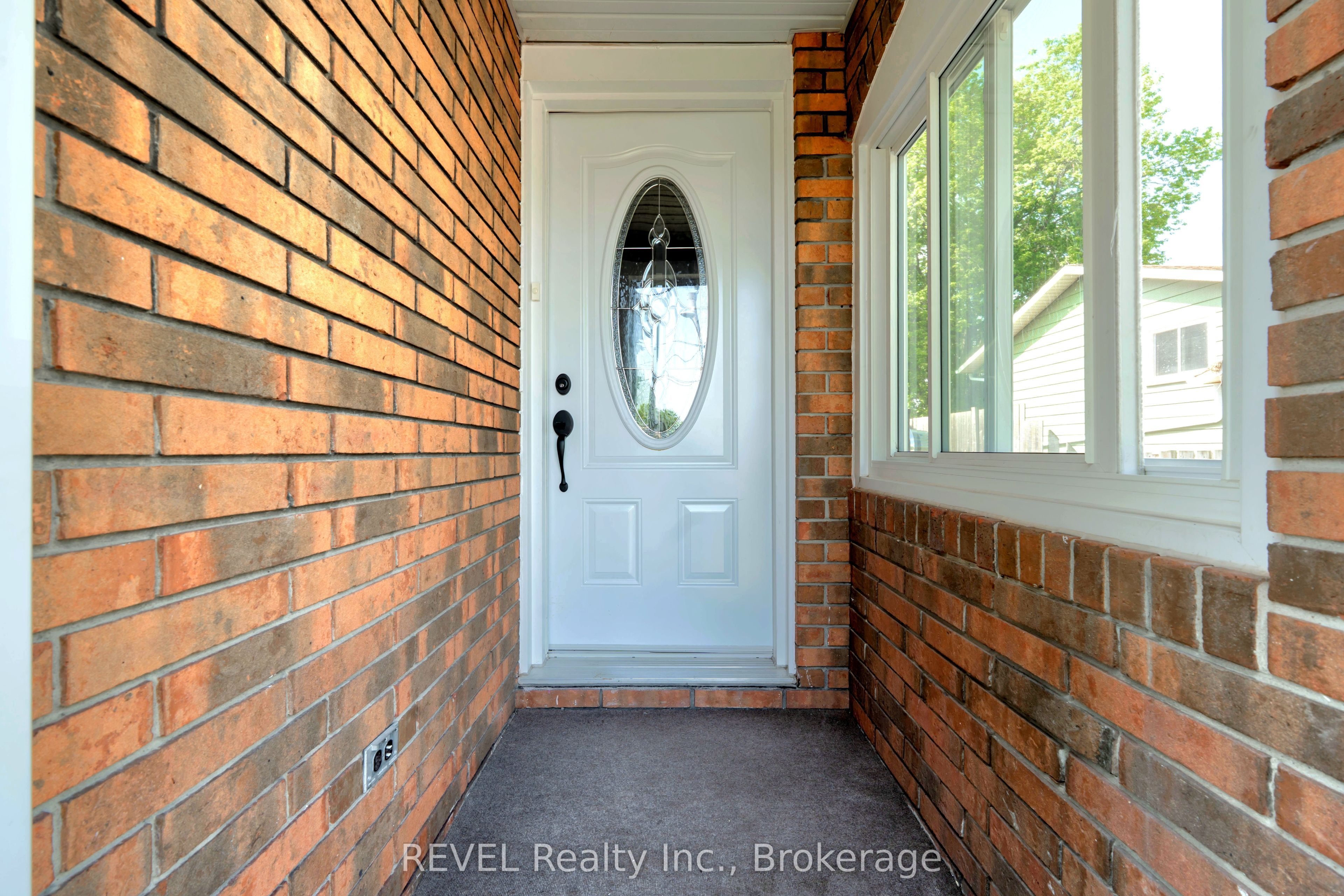 62 Green Maple Drive Property Photo 5