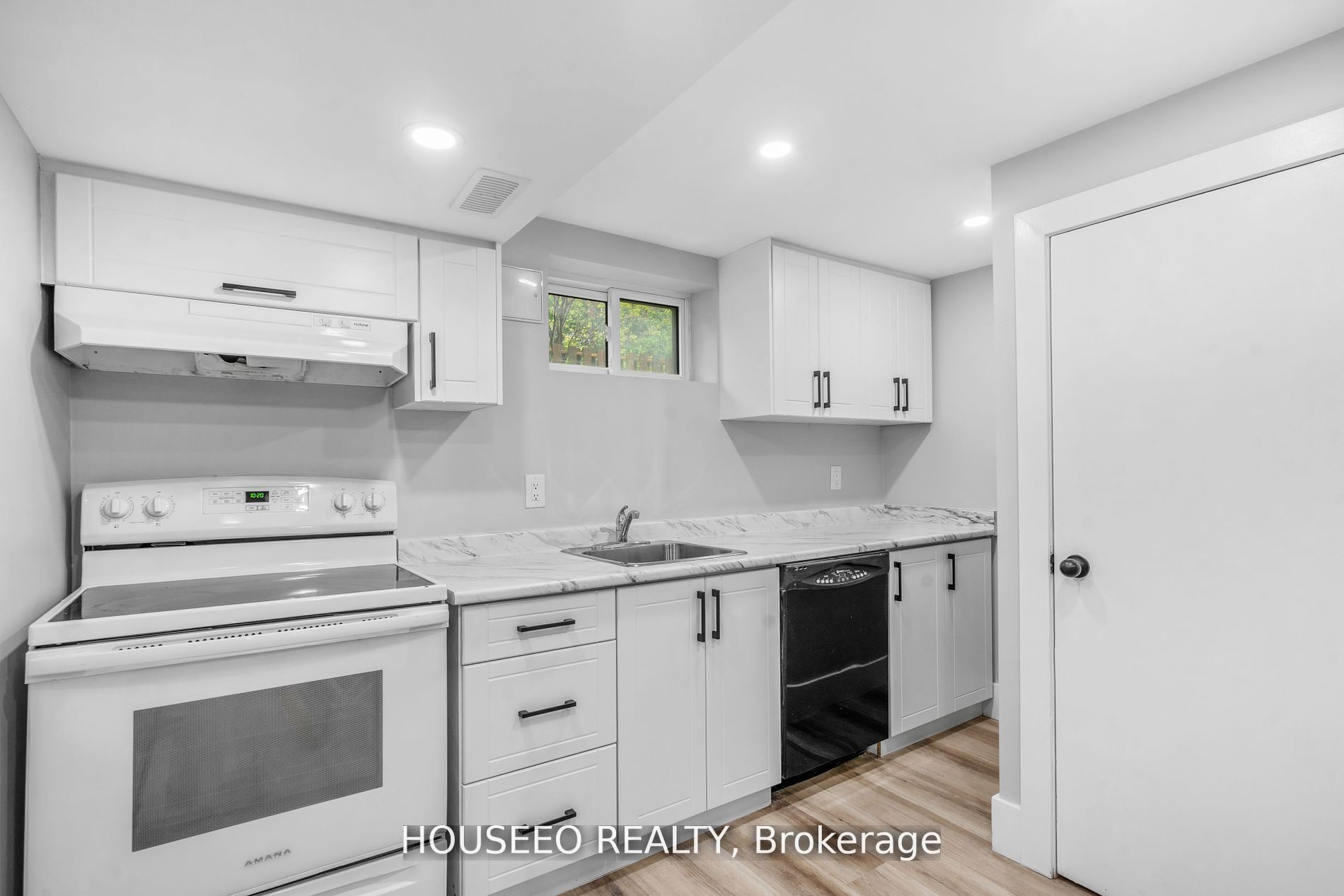 718 Leroy Avenue Property Photo 15