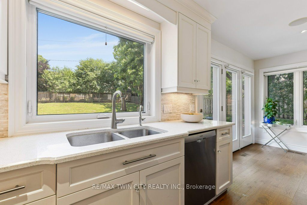 291 Lourdes Street Property Photo 7