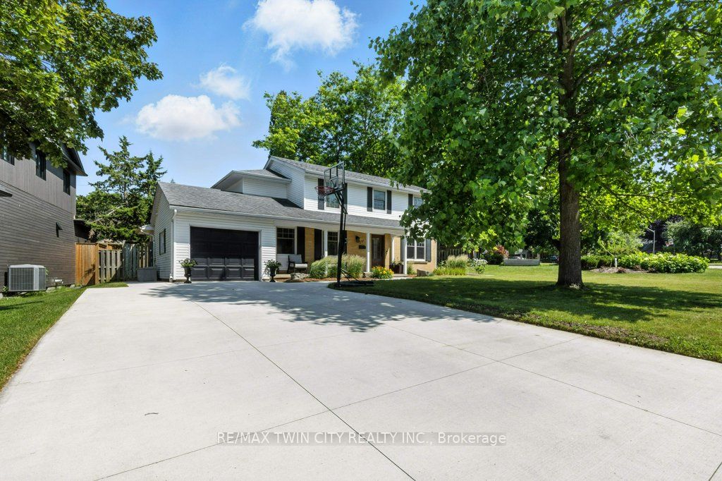 291 Lourdes Street Property Photo 33